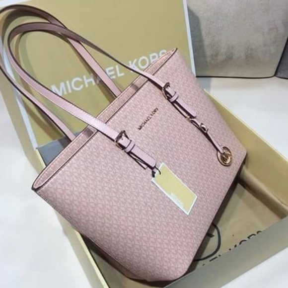 Michael Kor’s Handbags - Picture 5 of 8